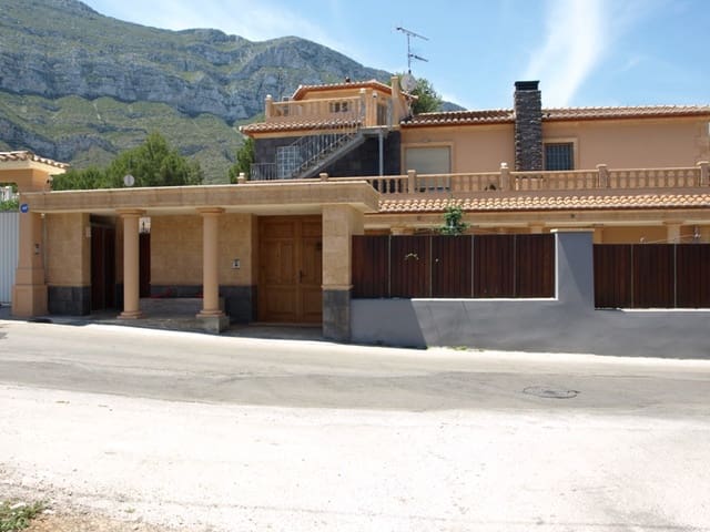Villa for sale in Dénia - € 899,000 (Ref: 9935346)