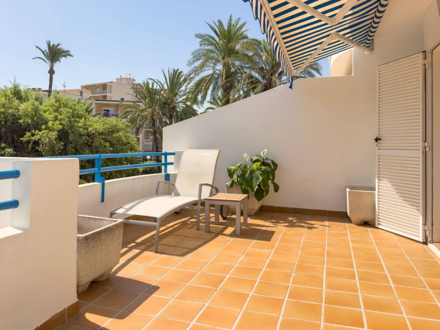 2 bedroom Apartment for sale in Denia with pool garage - € 360,000 (Ref: 9938972)