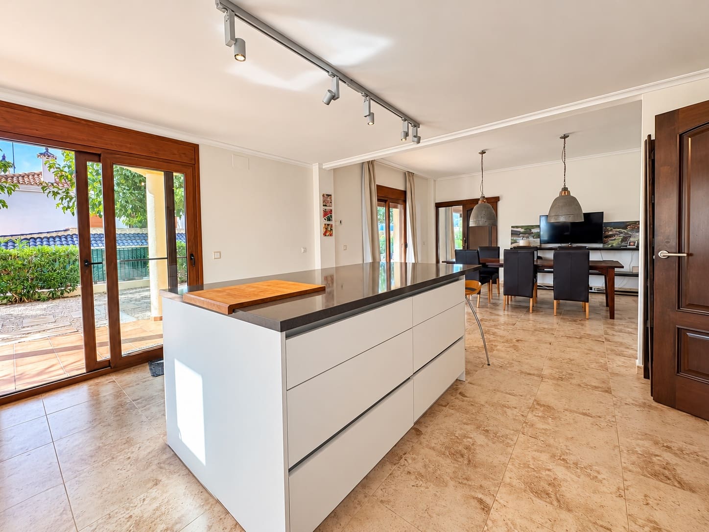5 sypialnia Willa na sprzedaż w Banos y Mendigo z basenem garażem - 995 000 € (Ref: 10163957)