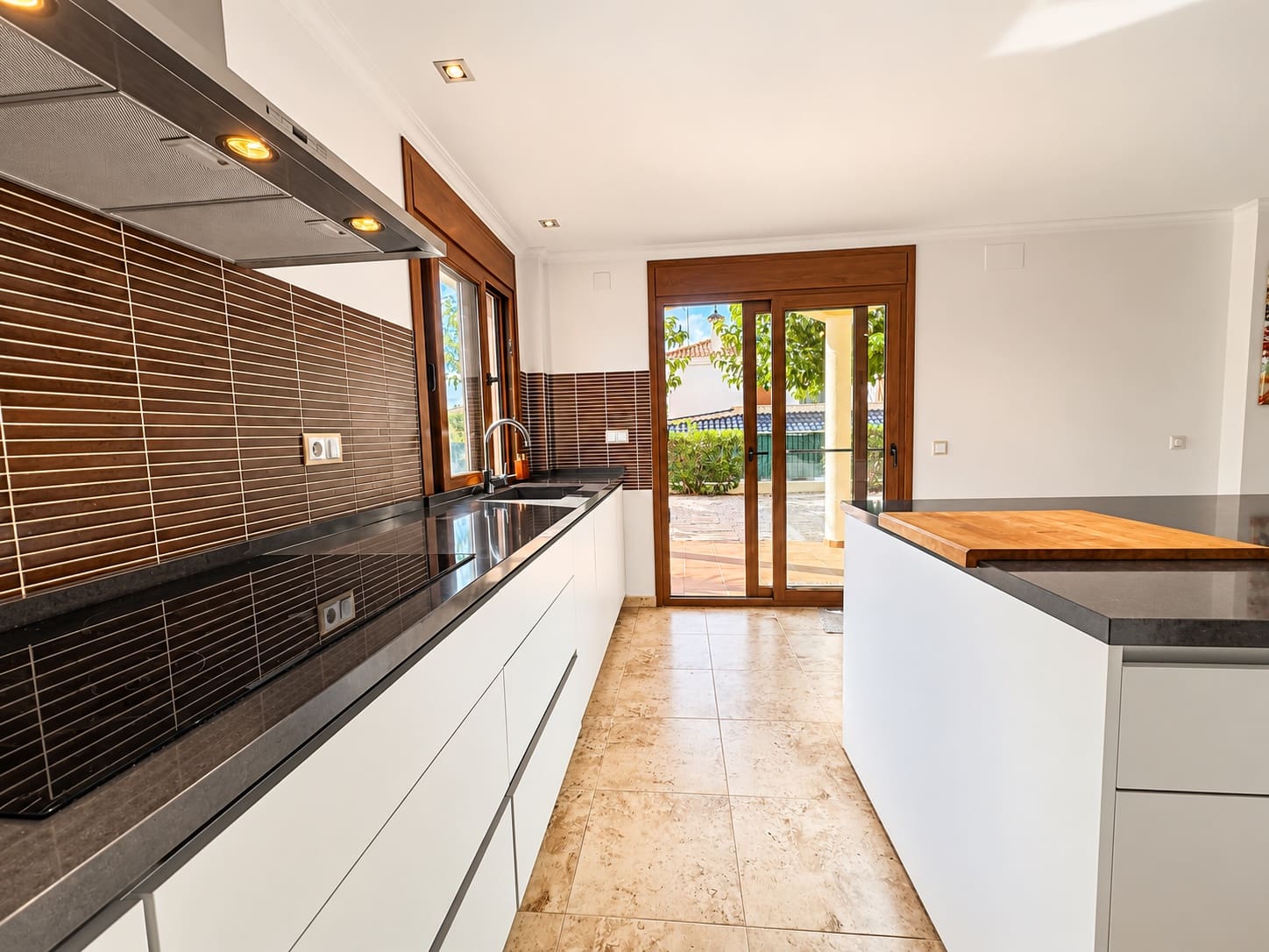 5 sypialnia Willa na sprzedaż w Banos y Mendigo z basenem garażem - 995 000 € (Ref: 10163957)