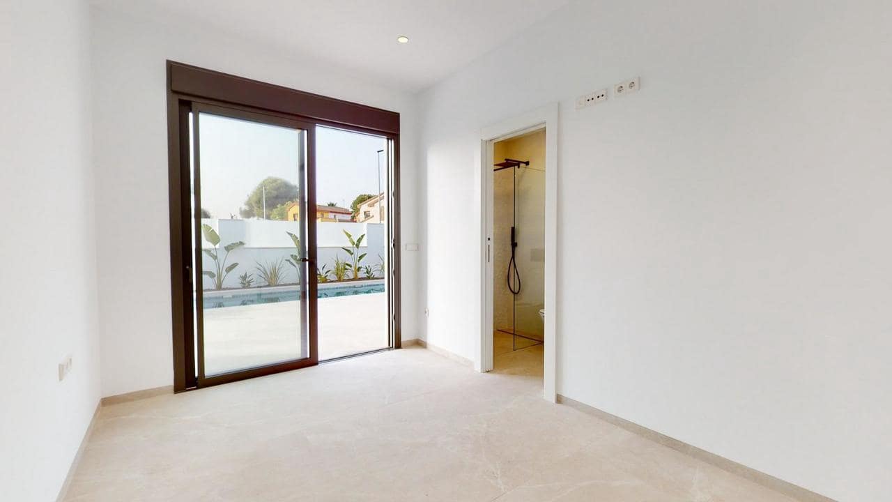 3 sovrum Villa till salu i Los Alcazares med pool - 689 900 € (Ref: 8660487)