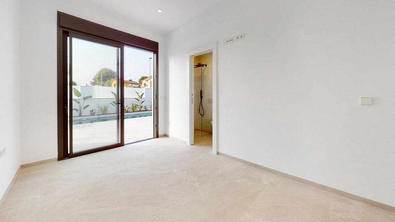 3 sovrum Villa till salu i Los Alcazares med pool - 689 900 € (Ref: 8660487)