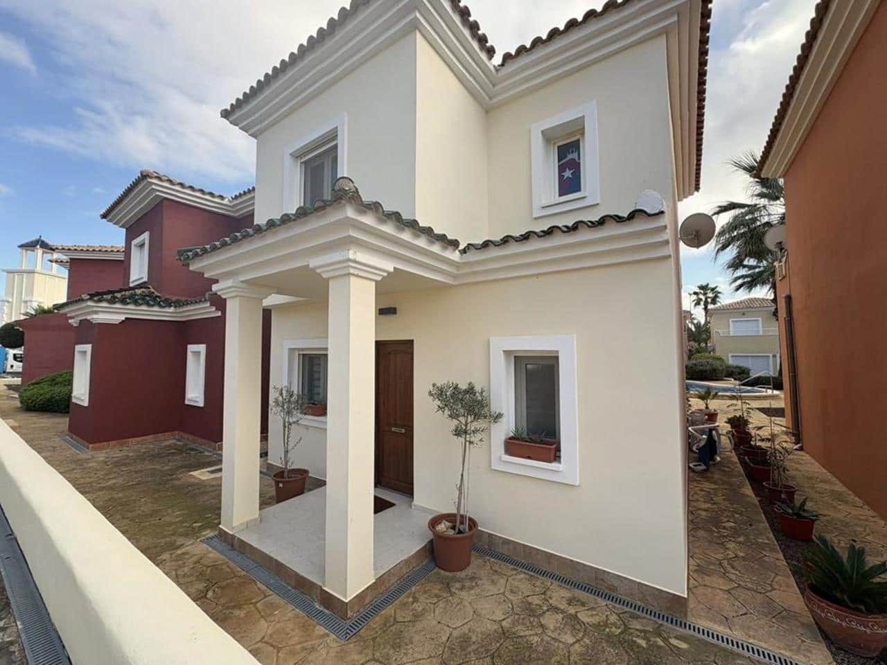 2 bedroom Villa for sale in Banos y Mendigo with pool garage - € 160,000 (Ref: 9473664)