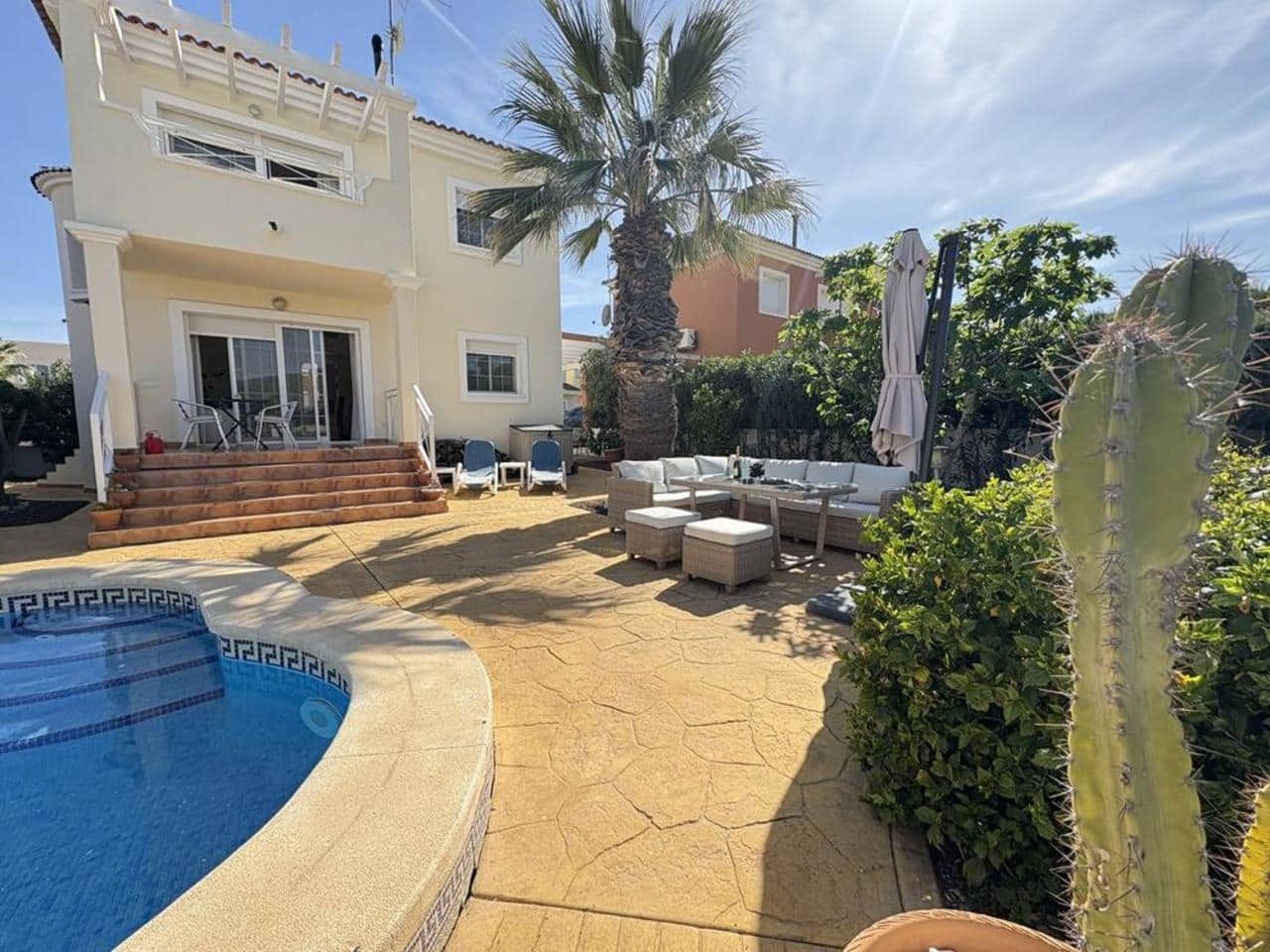 2 bedroom Villa for sale in Banos y Mendigo with pool garage - € 275,000 (Ref: 9500033)