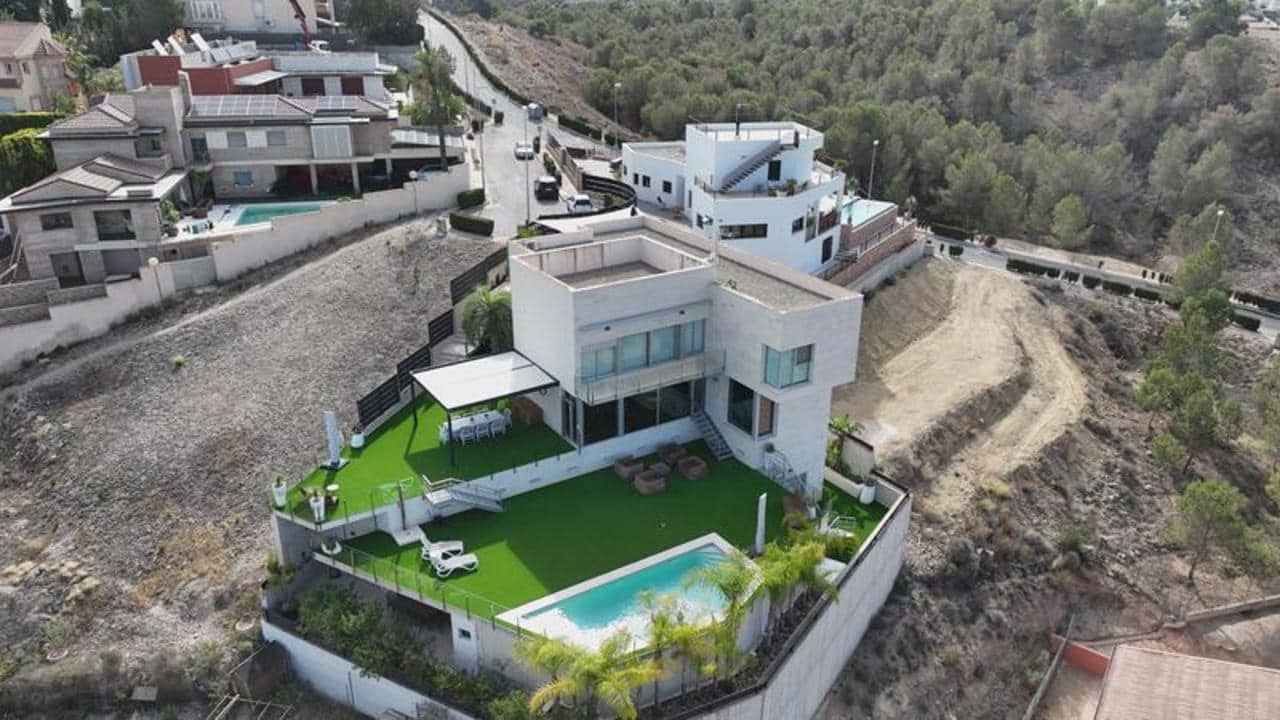 4 slaapkamer Villa te koop in Altorreal met zwembad - € 1.490.000 (Ref: 9500353)