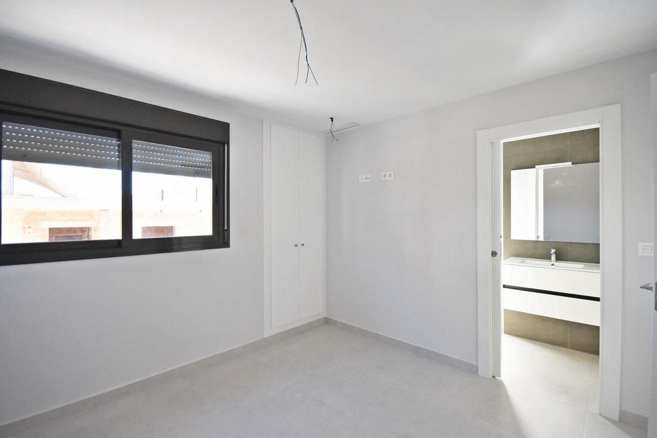 3 soveværelse Villa til salg i Alamillo med swimmingpool - € 294.000 (Ref: 9548582)