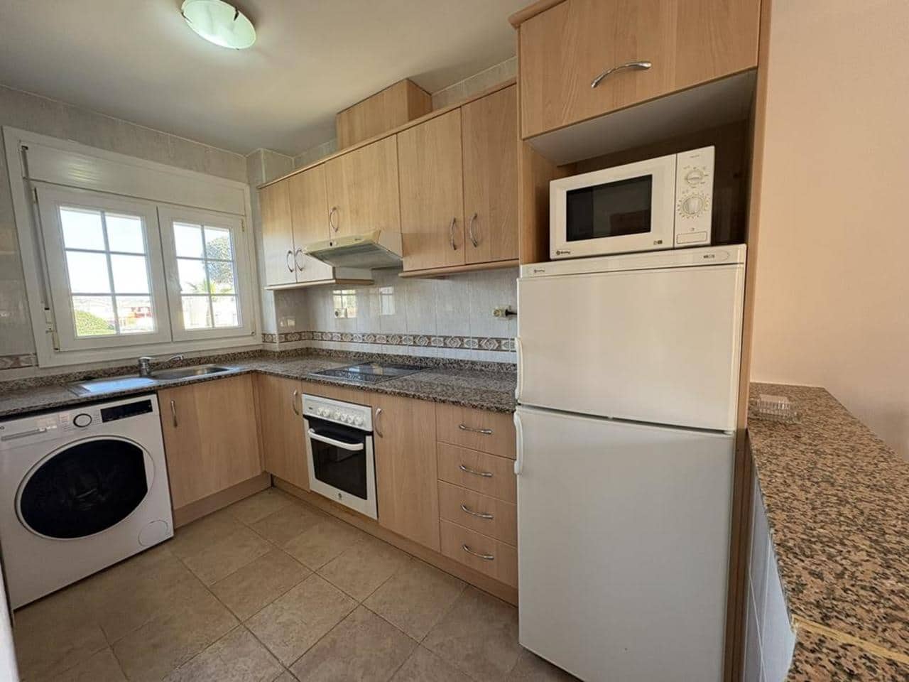 2 soveværelse Villa til leje i Banos y Mendigo med swimmingpool - € 750 (Ref: 9566830)