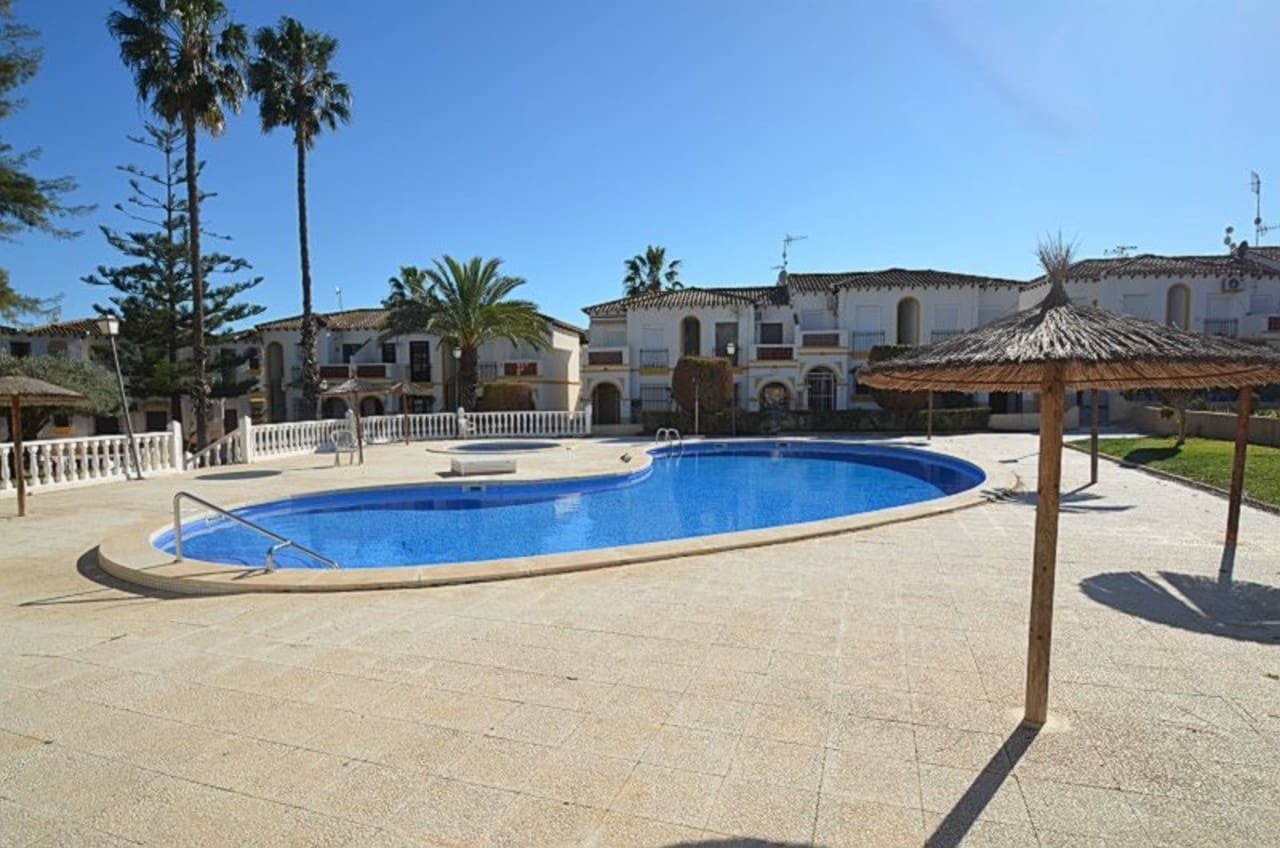 1 quarto Apartamento para venda em San Miguel de Salinas com piscina - 120 000 € (Ref: 9639316)