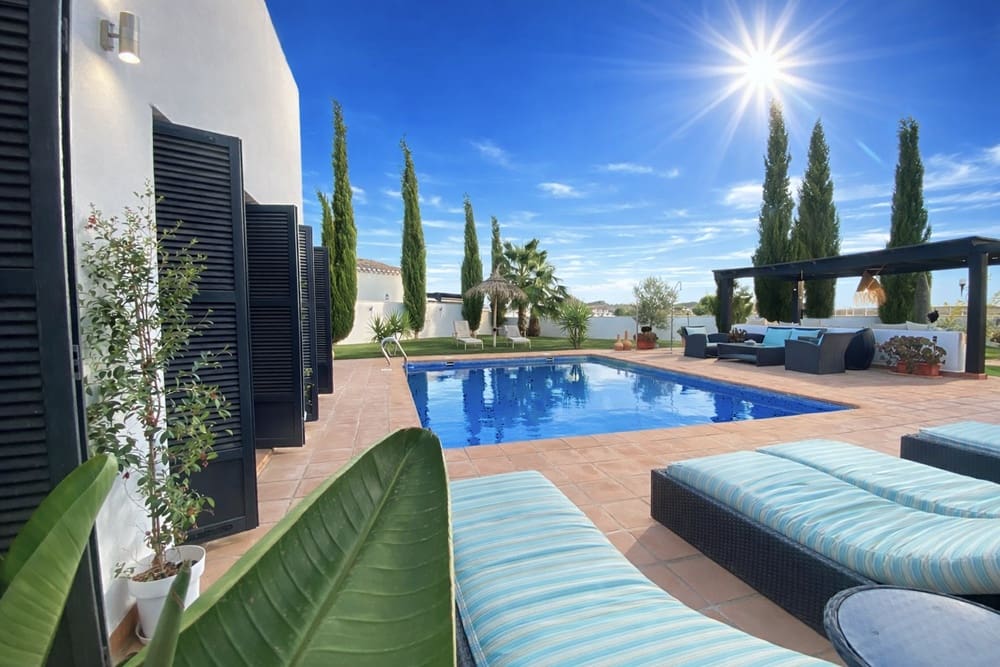 5 quarto Moradia para venda em El Valle Golf Resort com piscina garagem - 899 000 € (Ref: 9772394)