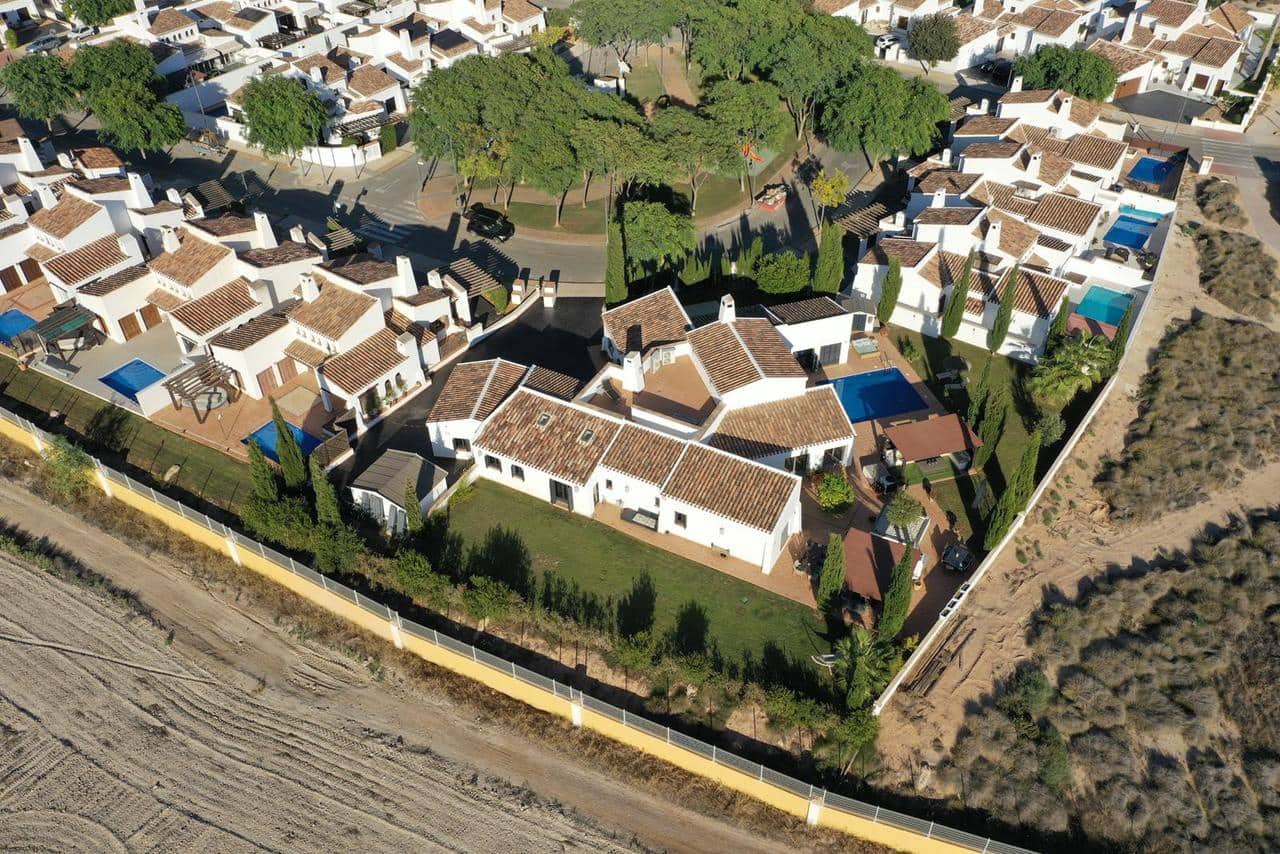 5 quarto Moradia para venda em El Valle Golf Resort com piscina garagem - 899 000 € (Ref: 9772394)