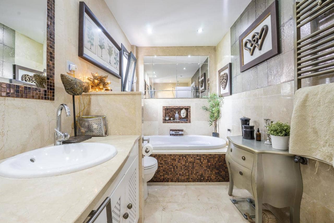 5 quarto Moradia para venda em El Valle Golf Resort com piscina garagem - 899 000 € (Ref: 9772394)