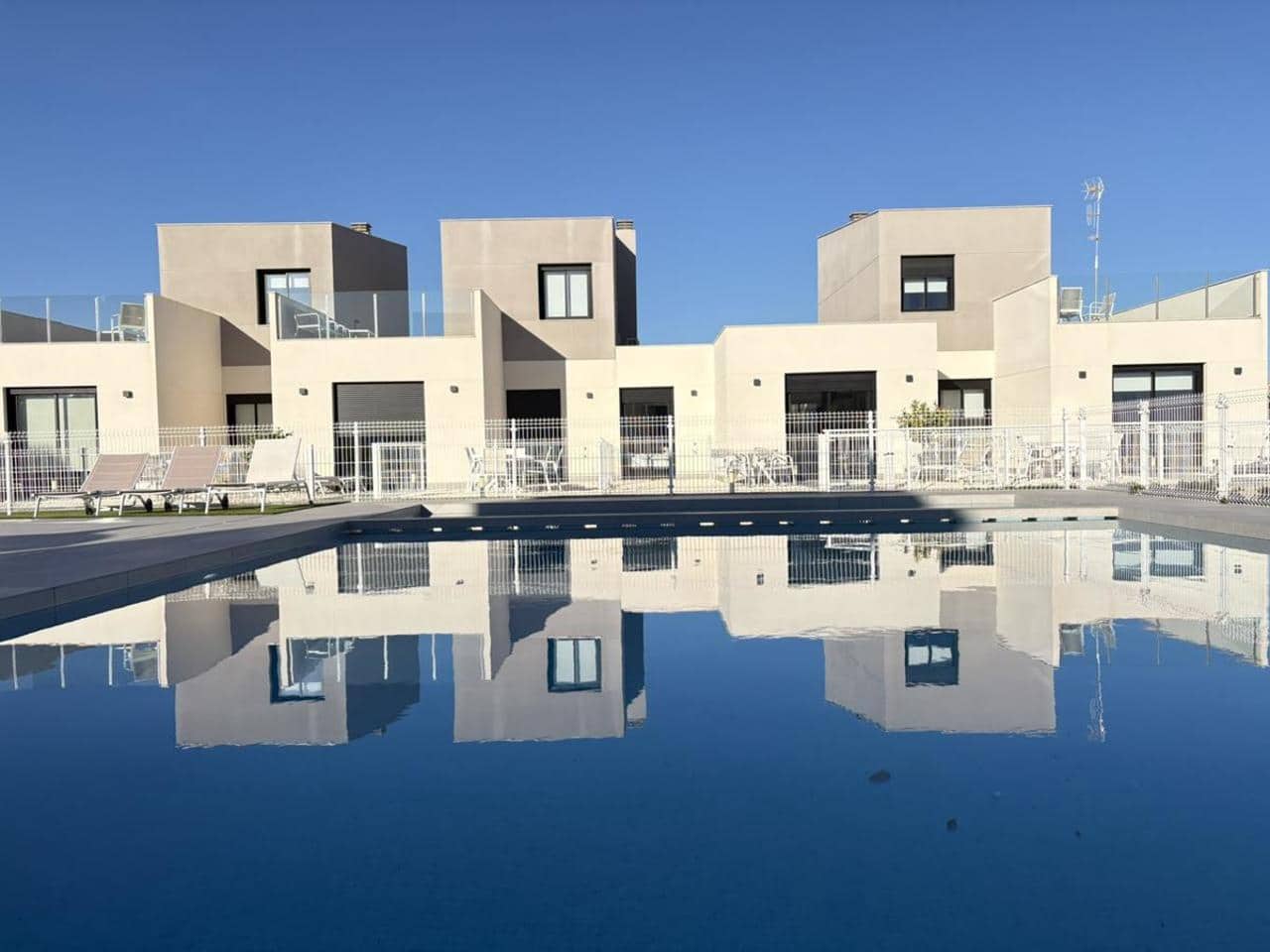 3 sypialnia Dom na sprzedaż w Banos y Mendigo z basenem garażem - 329 000 € (Ref: 9772397)