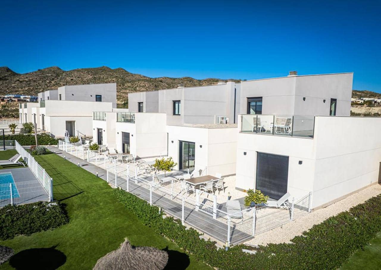 2 soveværelse Byhus til salg i Banos y Mendigo med swimmingpool - € 229.000 (Ref: 9772398)