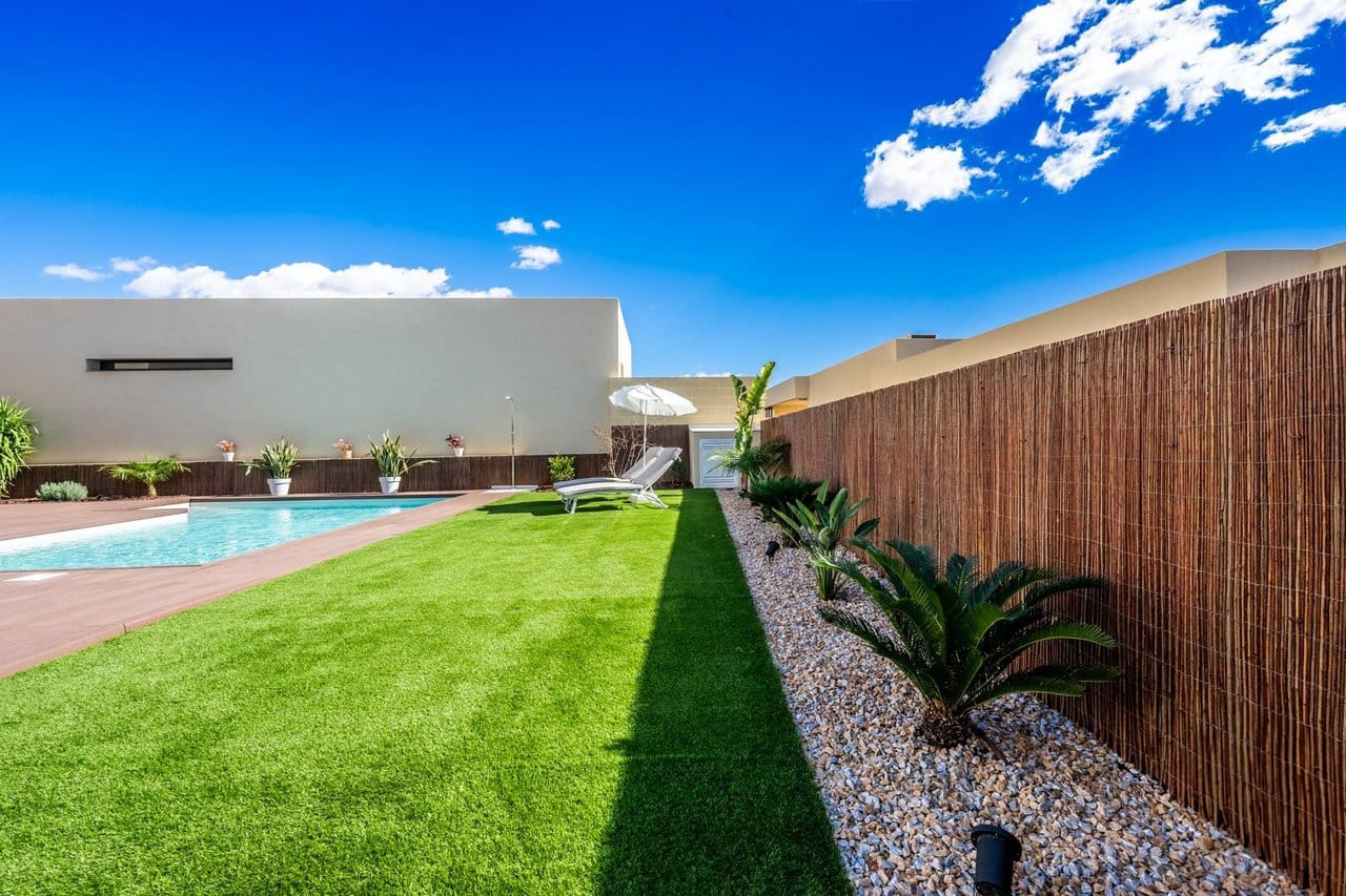 2 bedroom Villa for sale in Algezares with pool garage - € 489,000 (Ref: 9772420)