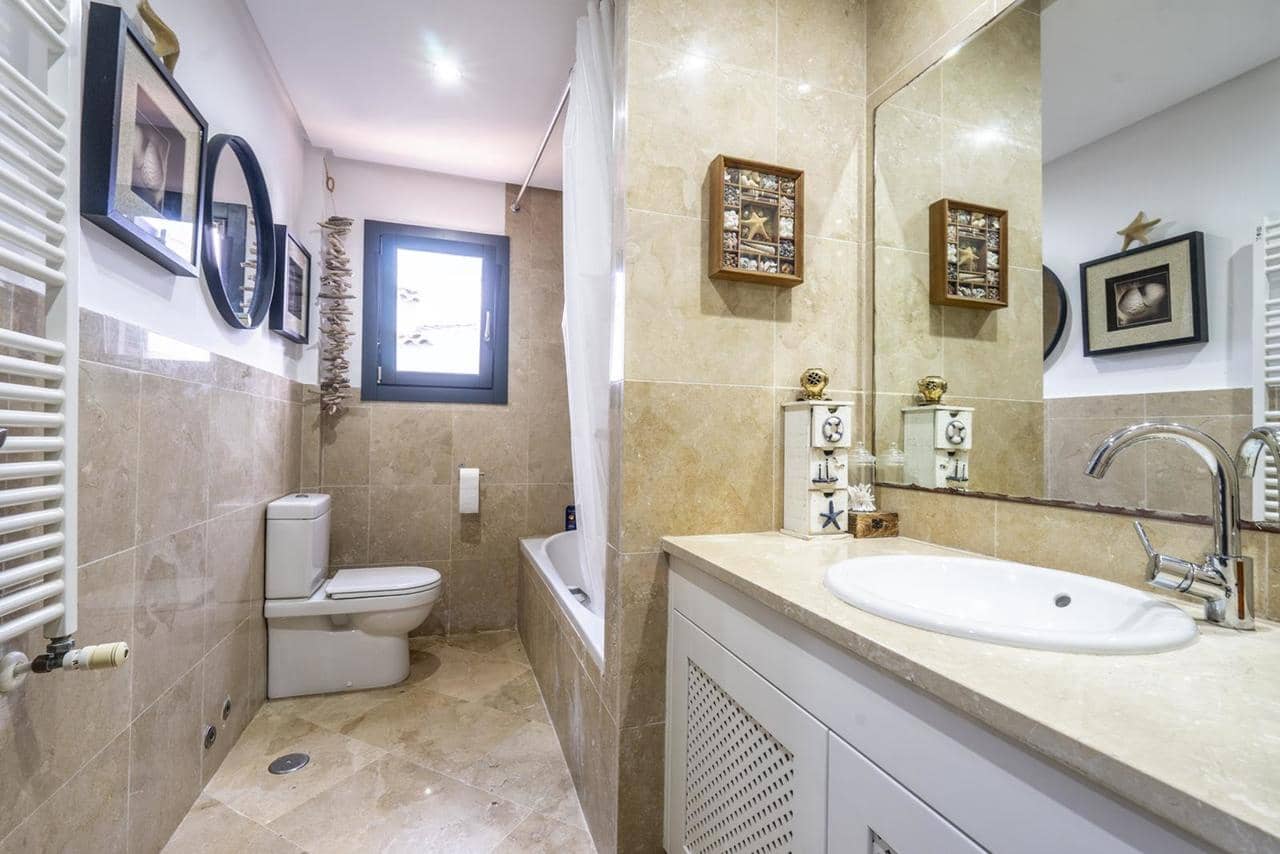 5 quarto Moradia para venda em El Valle Golf Resort com piscina garagem - 899 000 € (Ref: 9772422)