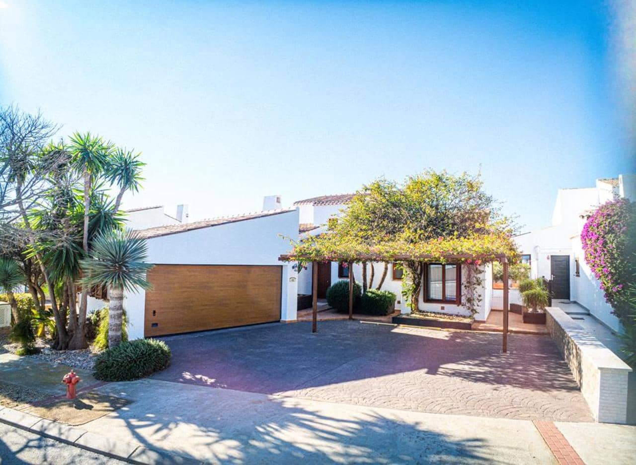 3 soverom Villa til salgs i El Valle Golf Resort med svømmebasseng garasje - € 750 000 (Ref: 9819162)