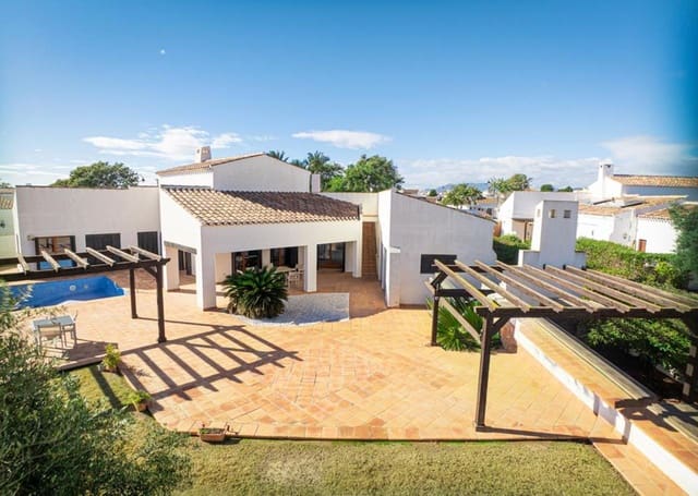 5 makuuhuone Huvila myytävänä paikassa El Valle Golf Resort, Murcia kaupunki mukana uima-altaan 
autotalli - 750 000 € (Ref: 9887863)