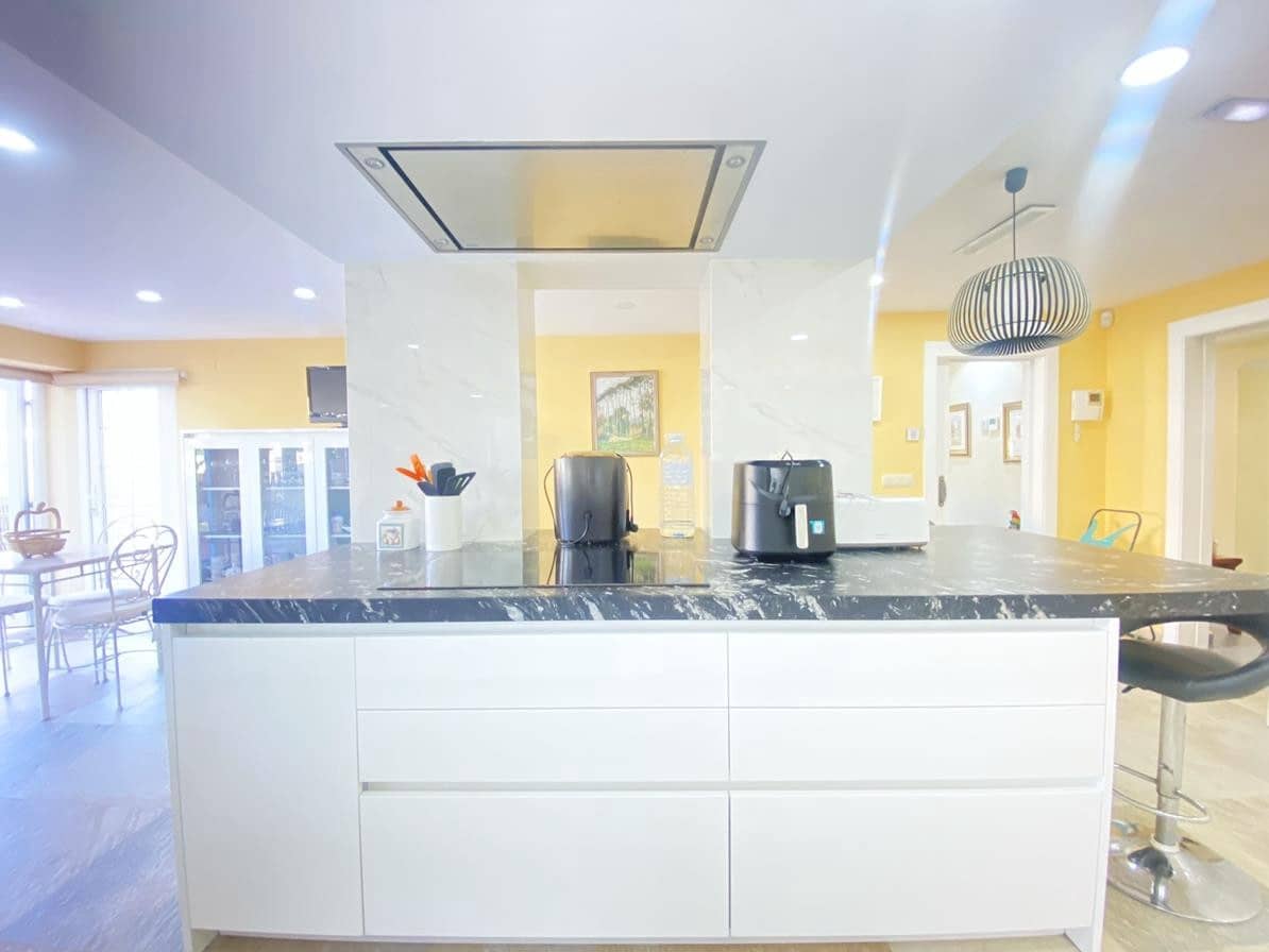 8 soverom Villa til salgs i Cabo Roig med svømmebasseng garasje - € 1 490 000 (Ref: 9887864)