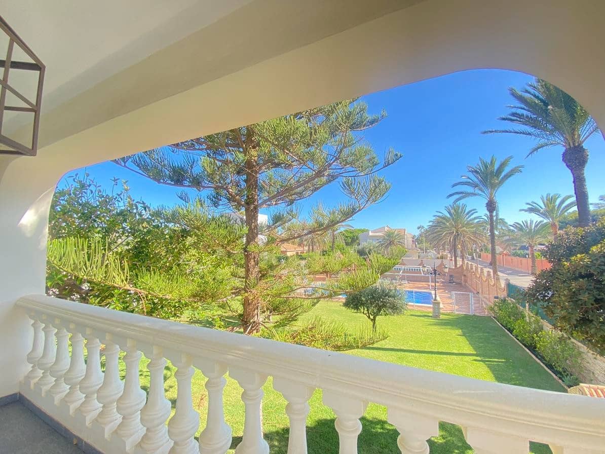 8 soverom Villa til salgs i Cabo Roig med svømmebasseng garasje - € 1 490 000 (Ref: 9887864)