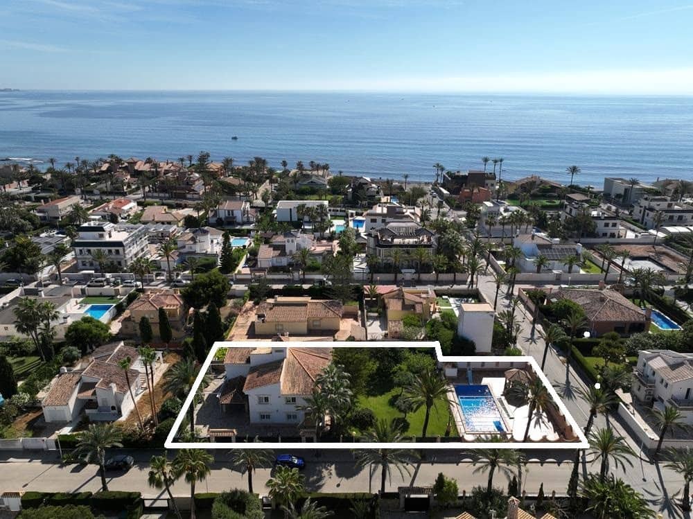 8 soverom Villa til salgs i Cabo Roig med svømmebasseng garasje - € 1 490 000 (Ref: 9887864)