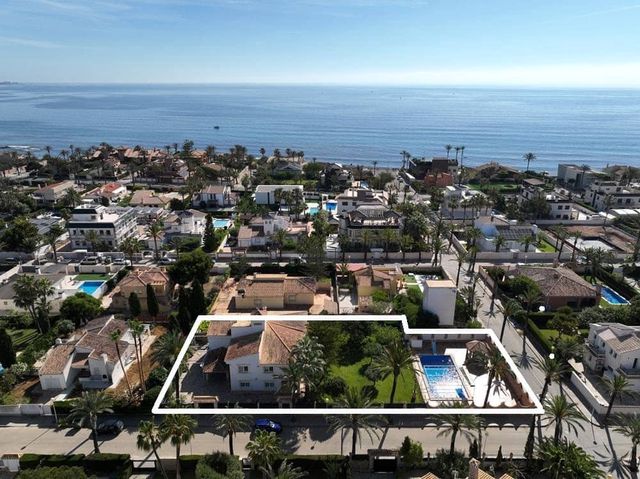 8 soverom Villa til salgs i Cabo Roig, Orihuela med svømmebasseng garasje - € 1 490 000 (Ref: 9887864)