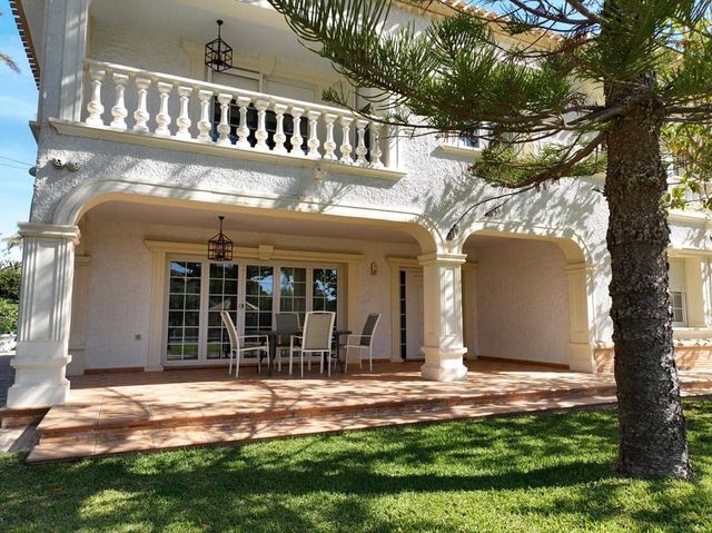 8 soverom Villa til salgs i Cabo Roig, Orihuela med svømmebasseng garasje - € 1 490 000 (Ref: 9887864)