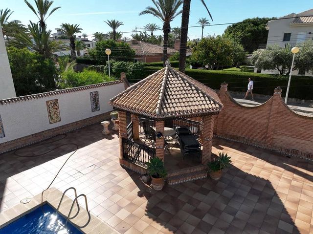 8 soverom Villa til salgs i Cabo Roig, Orihuela med svømmebasseng garasje - € 1 490 000 (Ref: 9887864)
