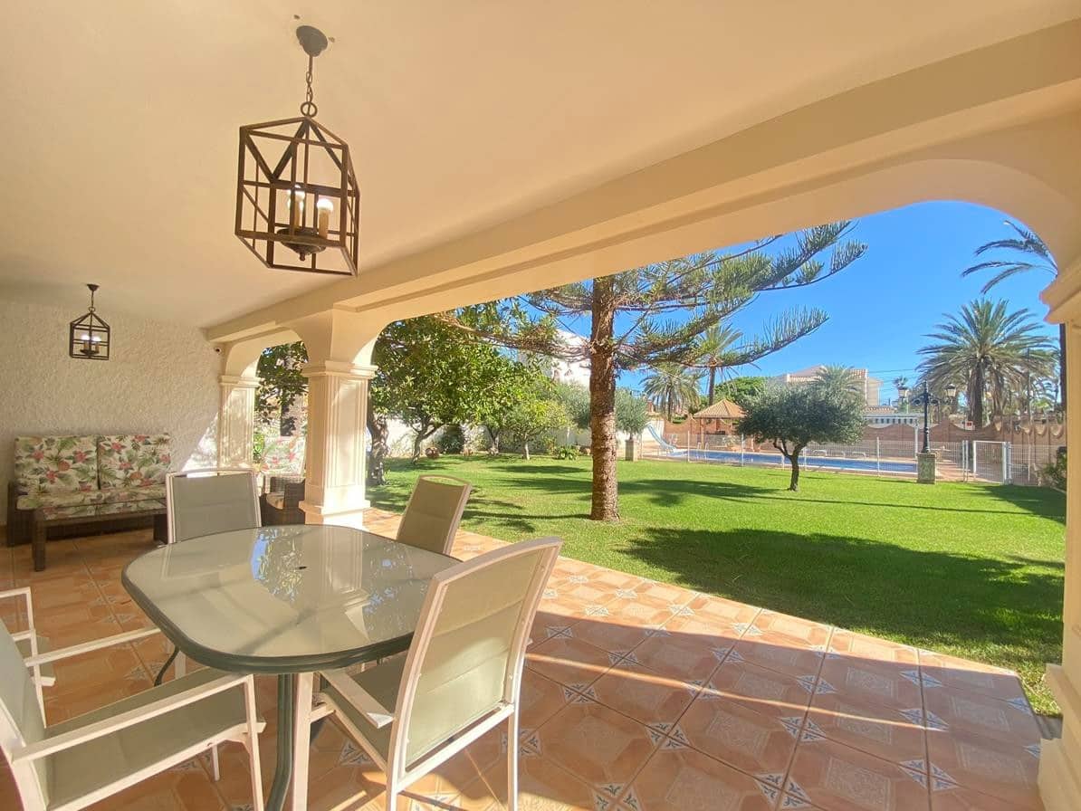 8 soverom Villa til salgs i Cabo Roig med svømmebasseng garasje - € 1 490 000 (Ref: 9887864)