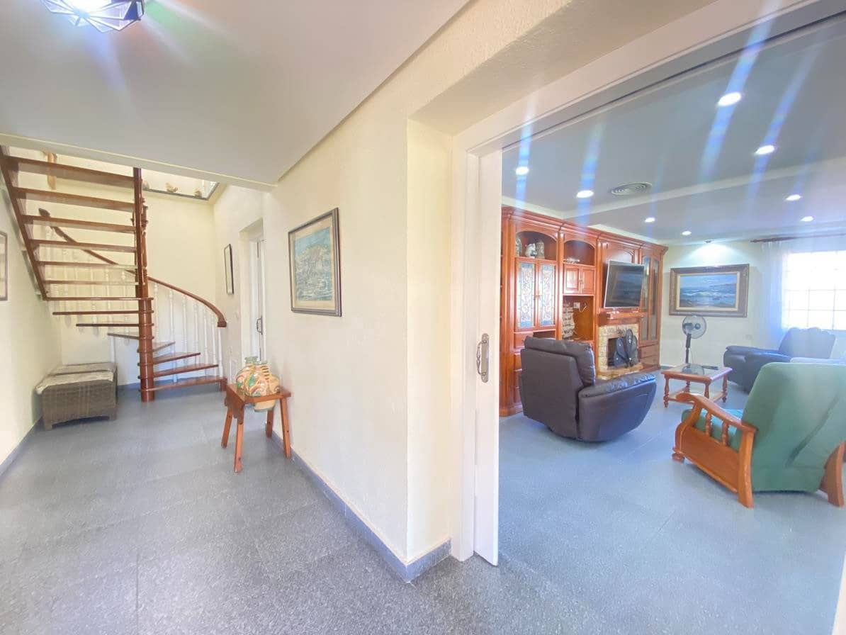 8 soverom Villa til salgs i Cabo Roig med svømmebasseng garasje - € 1 490 000 (Ref: 9887864)