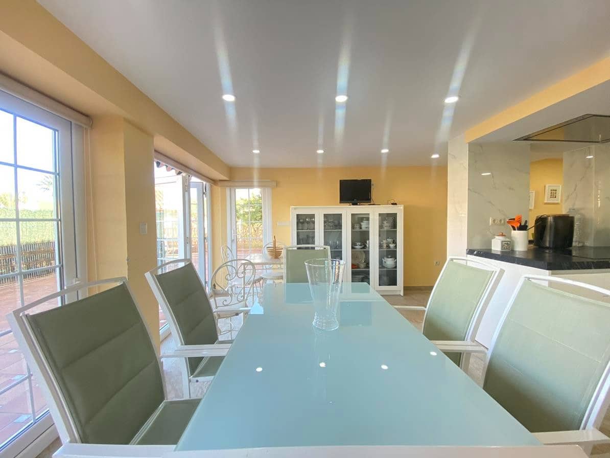 8 soverom Villa til salgs i Cabo Roig med svømmebasseng garasje - € 1 490 000 (Ref: 9887864)