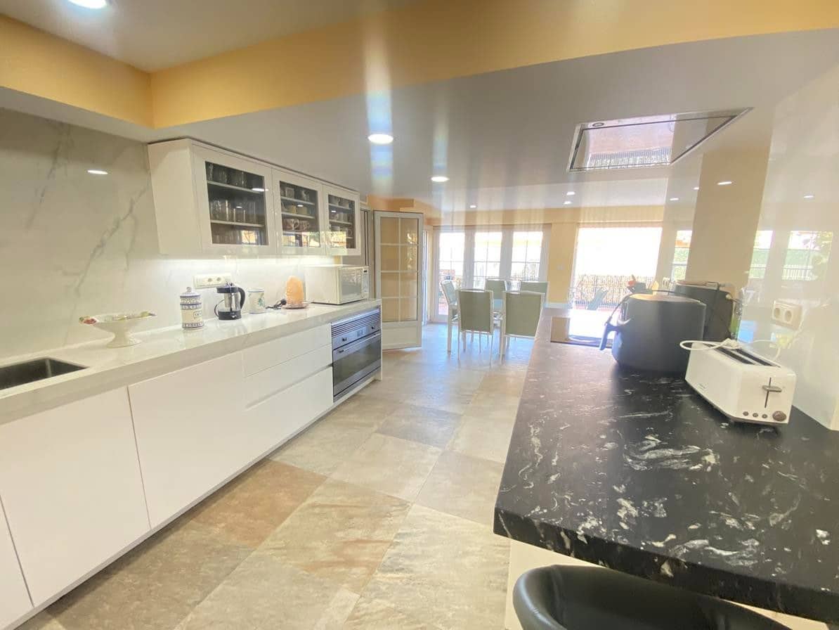8 soverom Villa til salgs i Cabo Roig med svømmebasseng garasje - € 1 490 000 (Ref: 9887864)