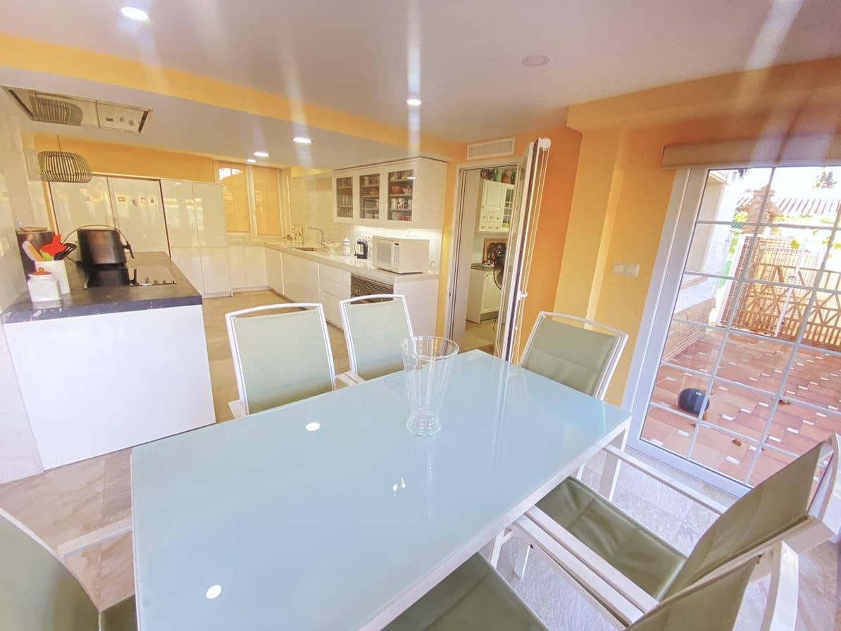 8 soverom Villa til salgs i Cabo Roig med svømmebasseng garasje - € 1 490 000 (Ref: 9887864)