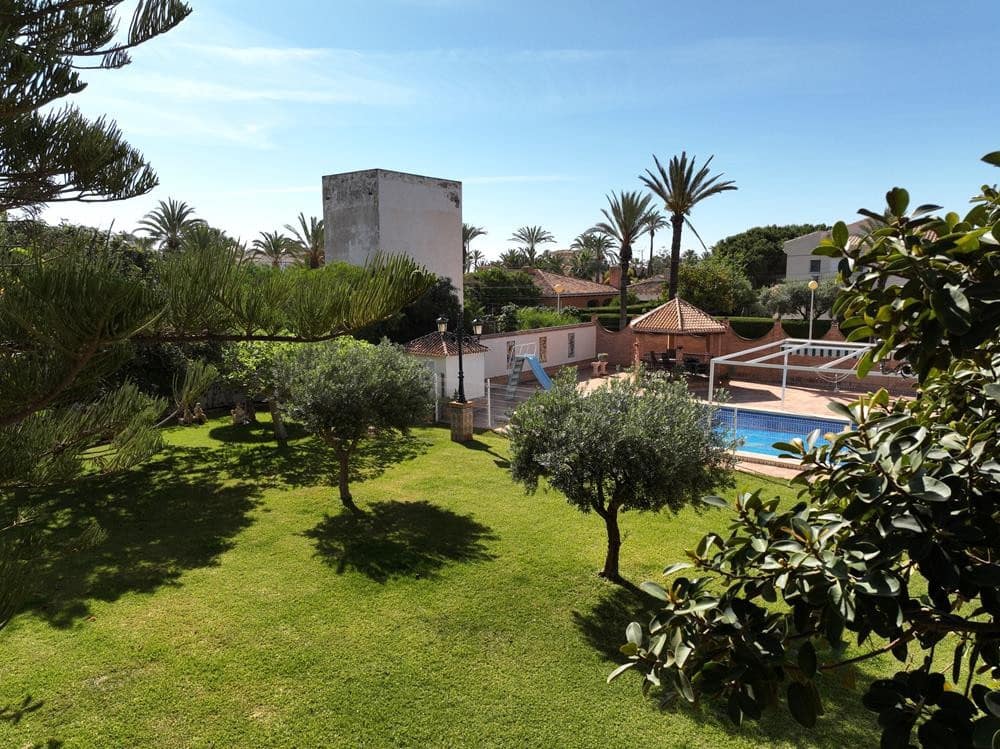 8 soverom Villa til salgs i Cabo Roig med svømmebasseng garasje - € 1 490 000 (Ref: 9887864)