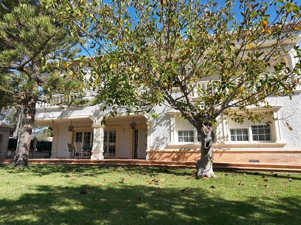 8 soverom Villa til salgs i Cabo Roig med svømmebasseng garasje - € 1 490 000 (Ref: 9887864)
