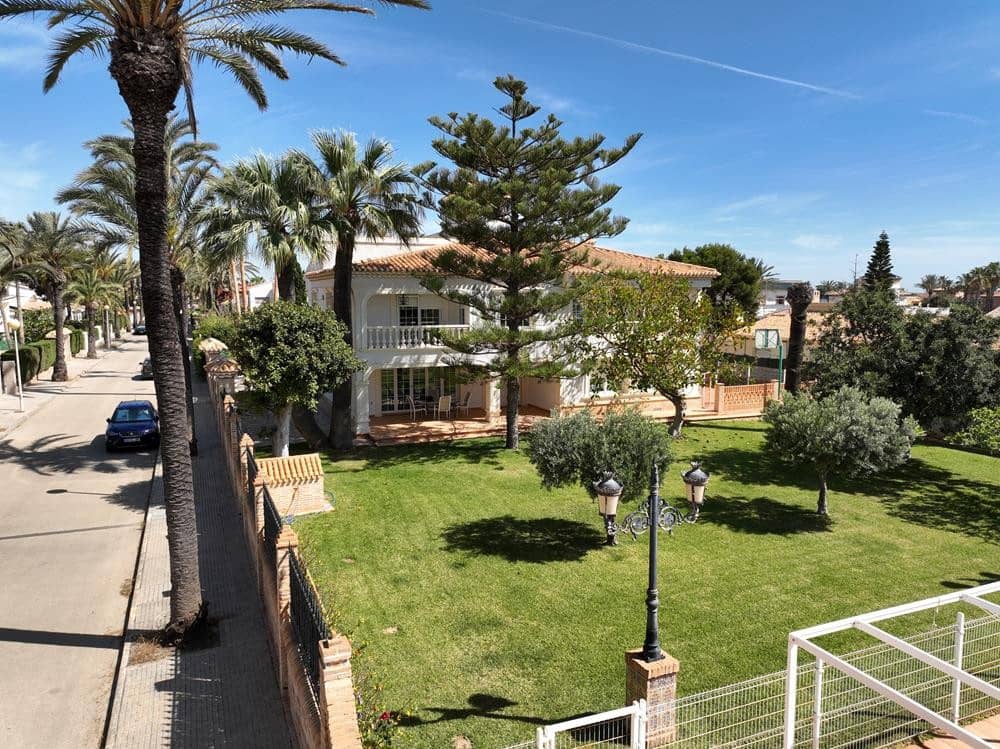 8 soverom Villa til salgs i Cabo Roig med svømmebasseng garasje - € 1 490 000 (Ref: 9887864)