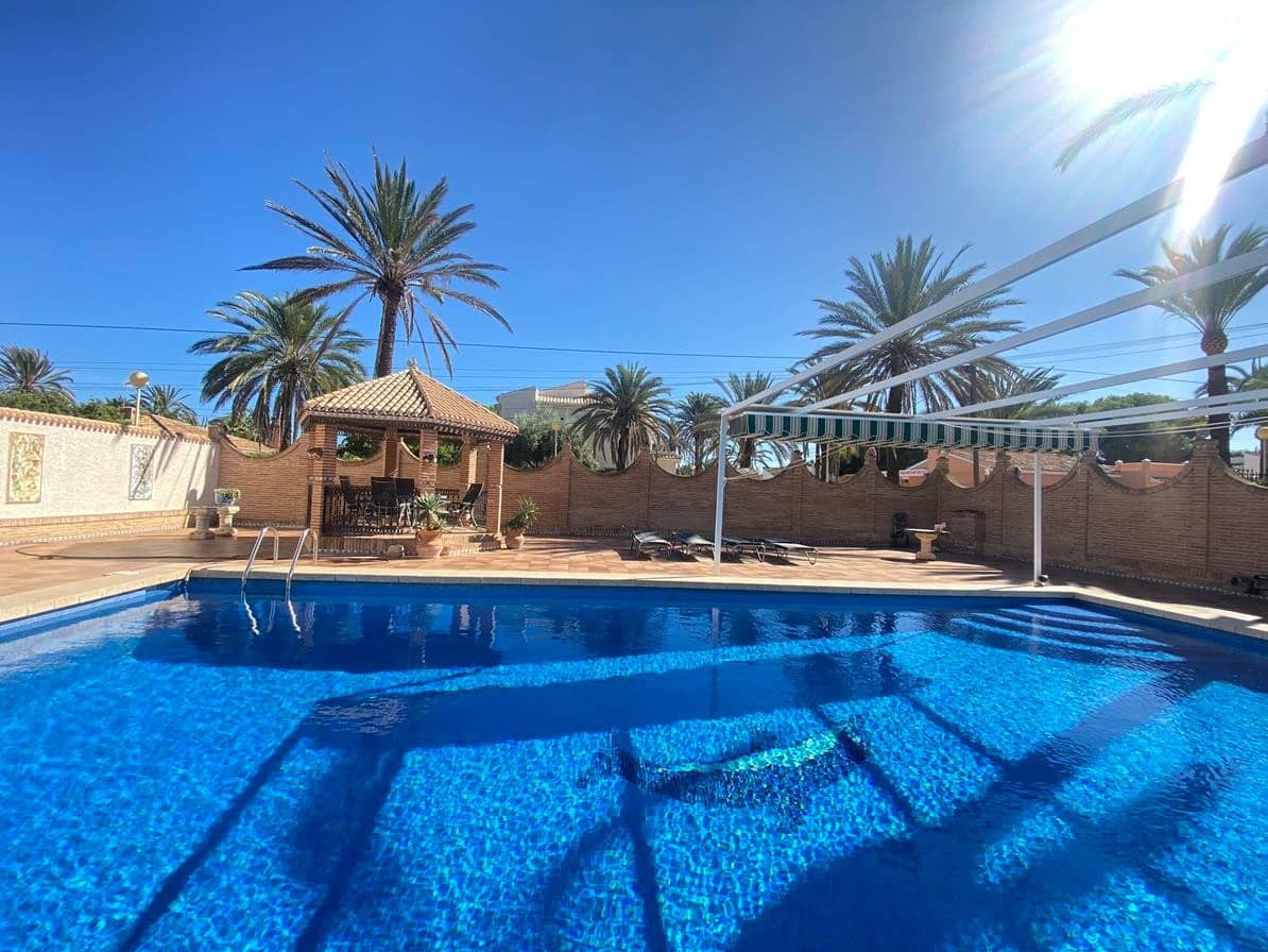 8 soverom Villa til salgs i Cabo Roig med svømmebasseng garasje - € 1 490 000 (Ref: 9887864)