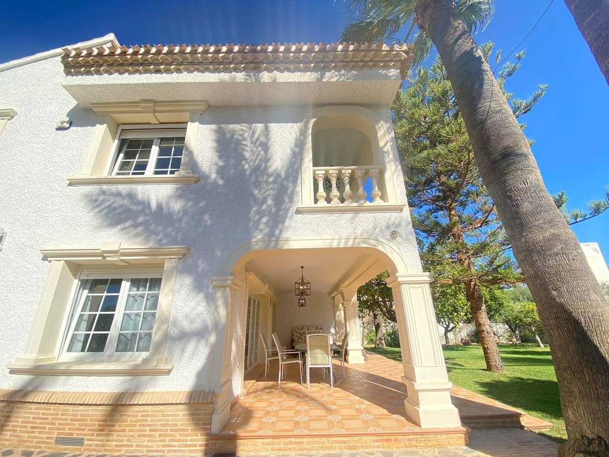 8 soverom Villa til salgs i Cabo Roig med svømmebasseng garasje - € 1 490 000 (Ref: 9887864)