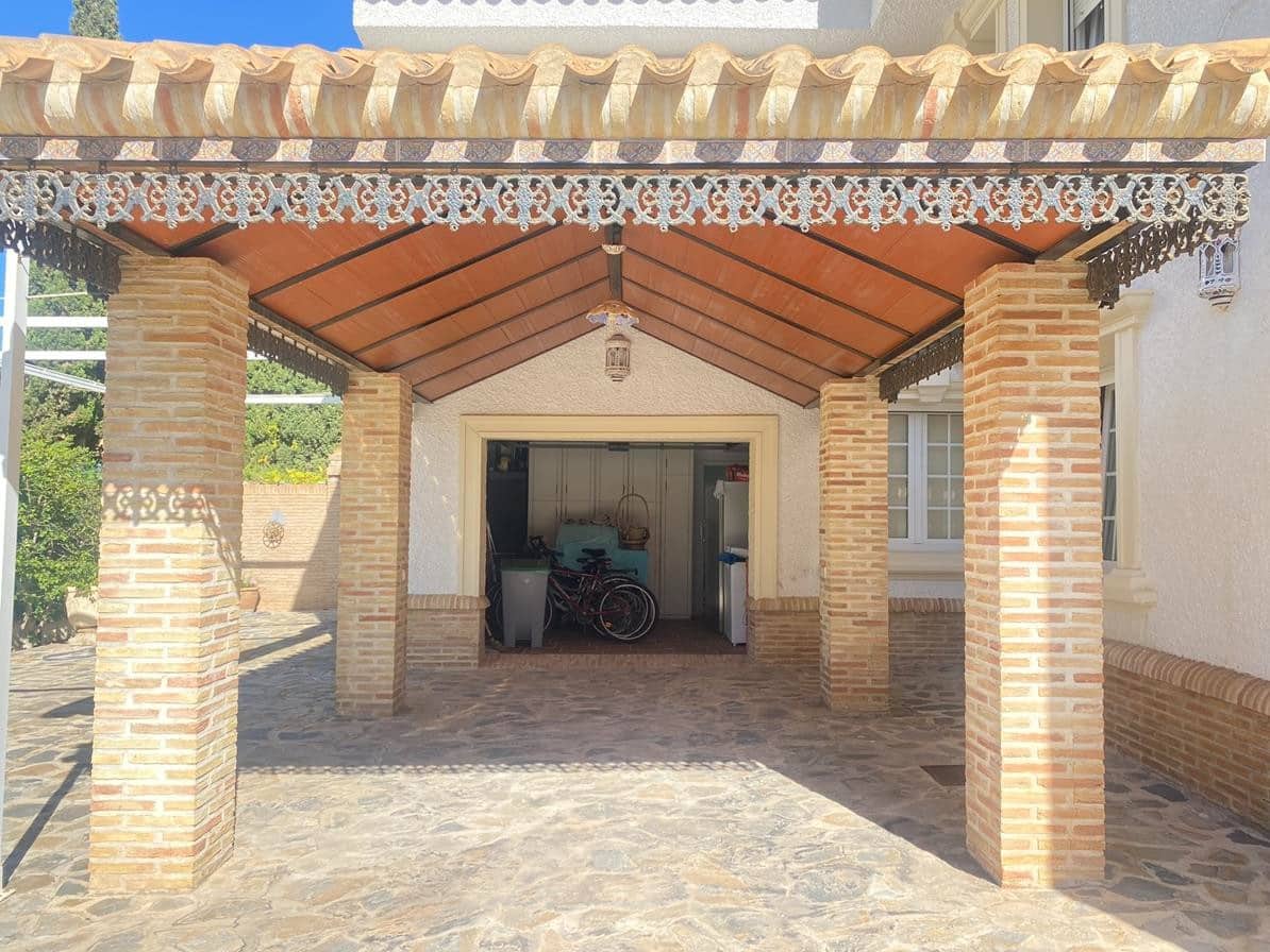 8 soverom Villa til salgs i Cabo Roig med svømmebasseng garasje - € 1 490 000 (Ref: 9887864)