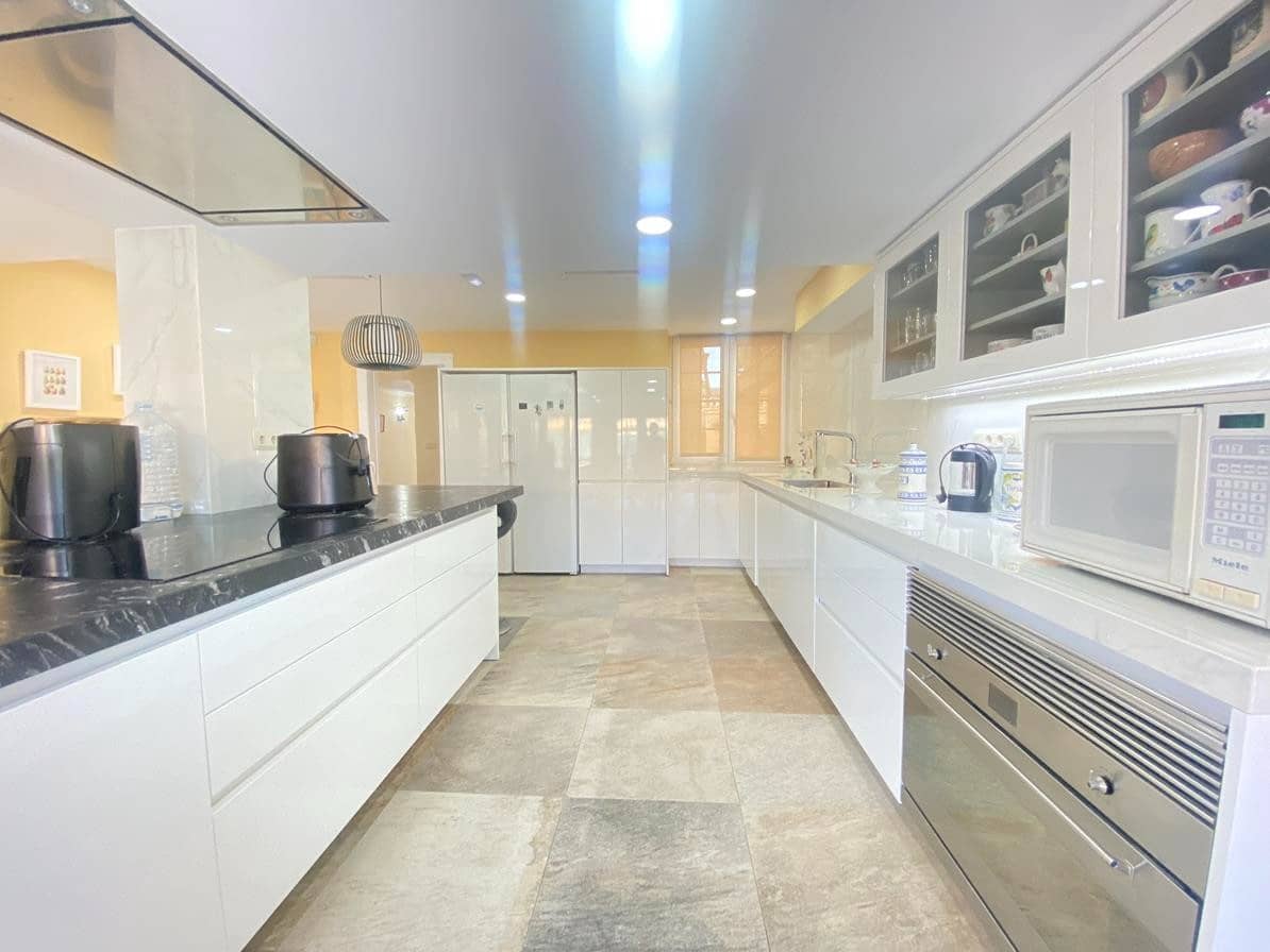 8 soverom Villa til salgs i Cabo Roig med svømmebasseng garasje - € 1 490 000 (Ref: 9887864)