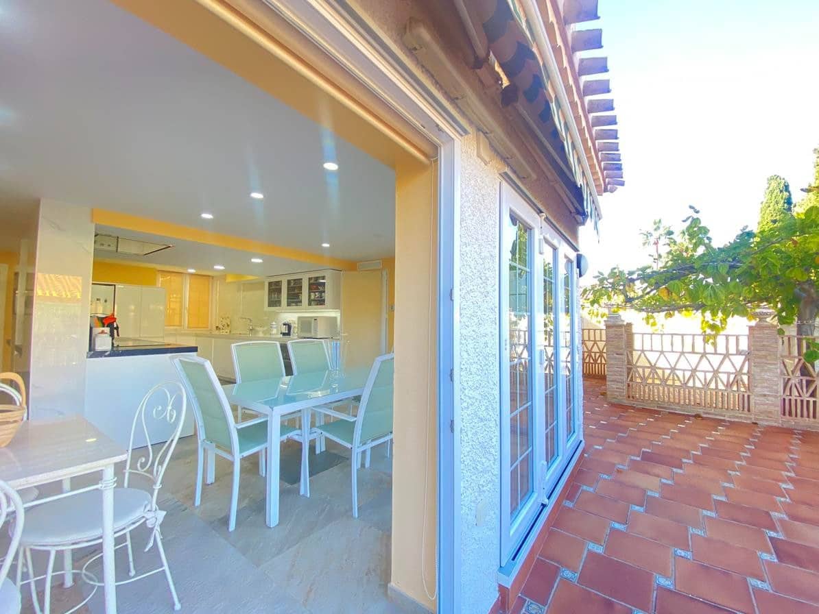 8 soverom Villa til salgs i Cabo Roig med svømmebasseng garasje - € 1 490 000 (Ref: 9887864)