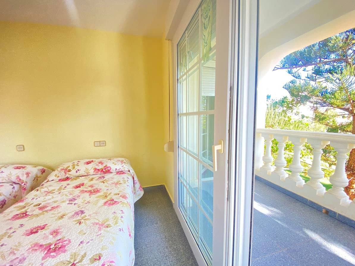 8 soverom Villa til salgs i Cabo Roig med svømmebasseng garasje - € 1 490 000 (Ref: 9887864)