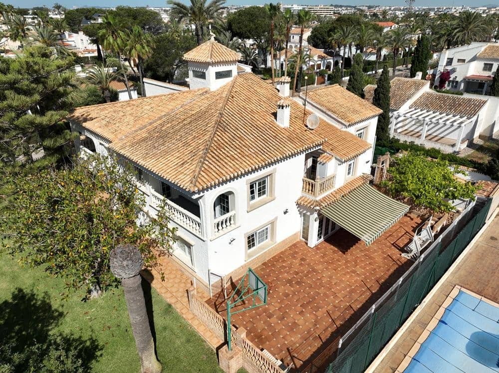 8 soverom Villa til salgs i Cabo Roig med svømmebasseng garasje - € 1 490 000 (Ref: 9887864)