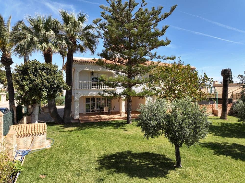 8 soverom Villa til salgs i Cabo Roig med svømmebasseng garasje - € 1 490 000 (Ref: 9887864)