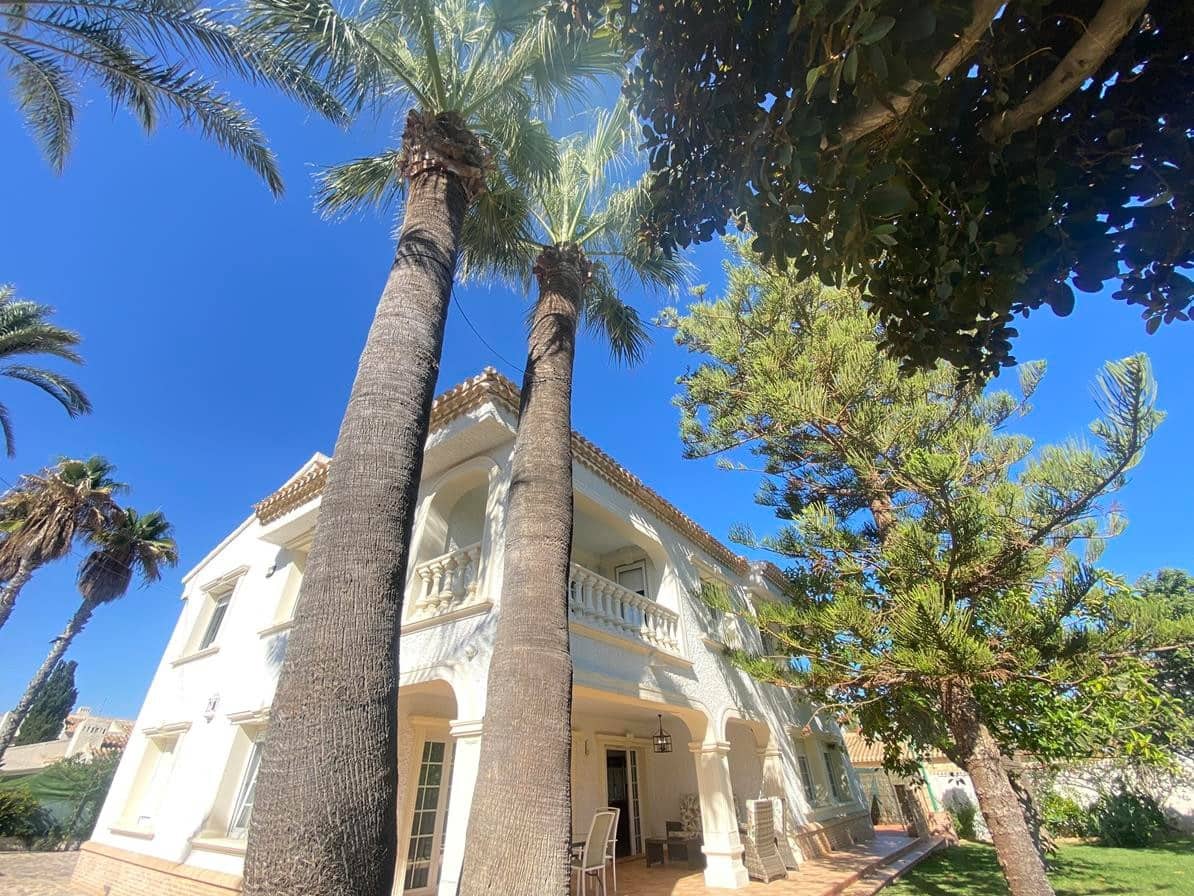8 soverom Villa til salgs i Cabo Roig med svømmebasseng garasje - € 1 490 000 (Ref: 9887864)