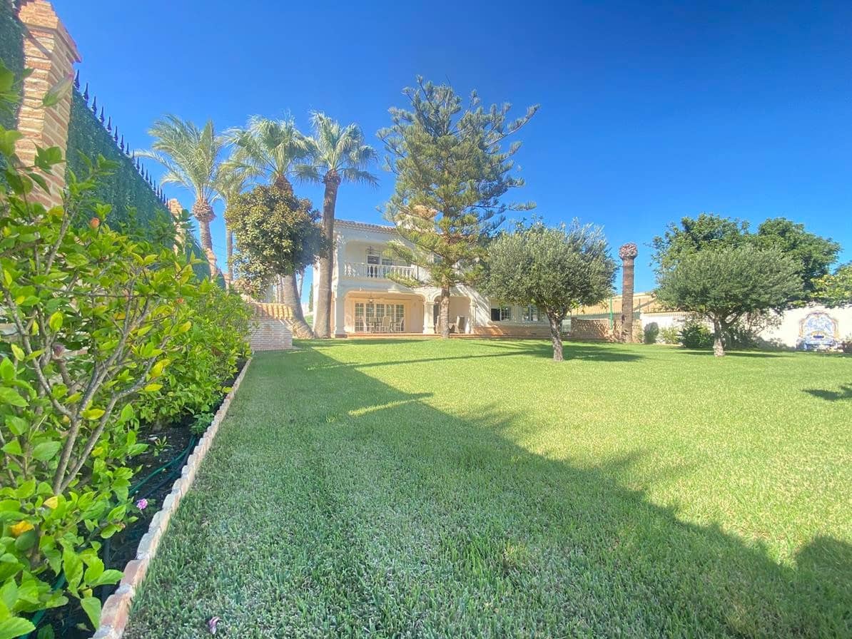 8 soverom Villa til salgs i Cabo Roig med svømmebasseng garasje - € 1 490 000 (Ref: 9887864)
