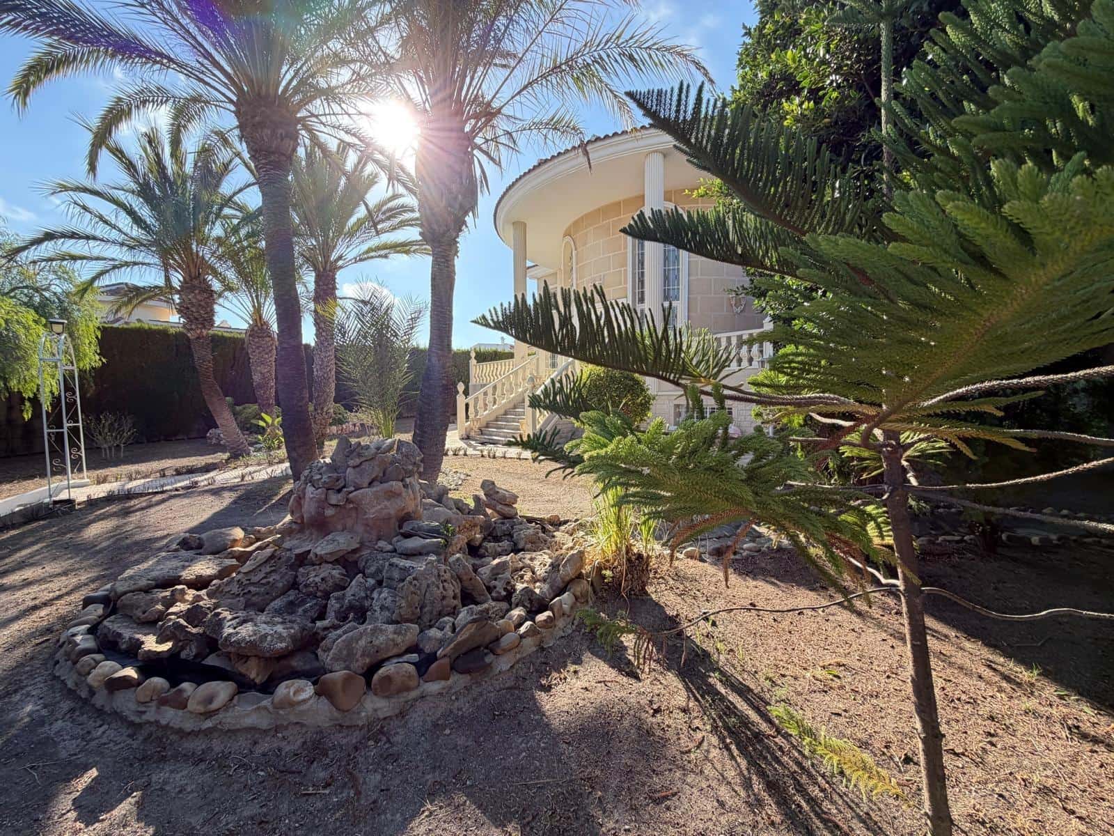 6 sovrum Villa till salu i Ciudad Quesada med pool garage - 880 000 € (Ref: 10004217)