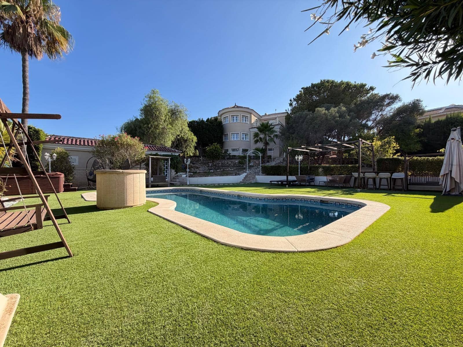 6 sovrum Villa till salu i Ciudad Quesada med pool garage - 880 000 € (Ref: 10004217)