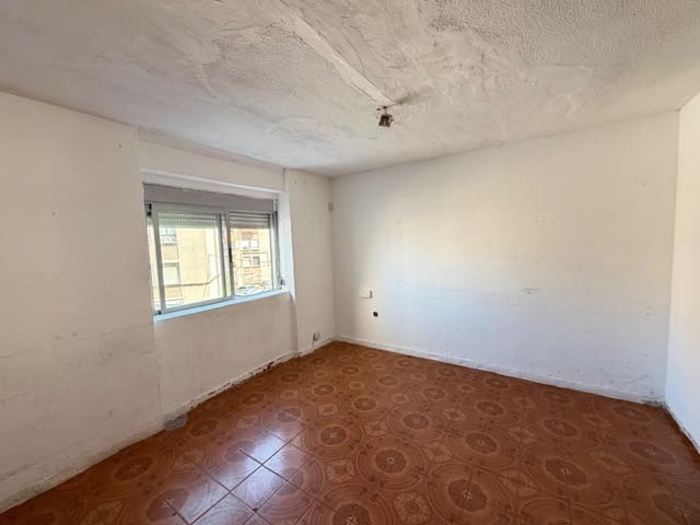 Apartamento de 3 habitaciones en Juan XXIII, Alicante / Alacant ciudad en venta - 60.000 € (Ref: 10004218)