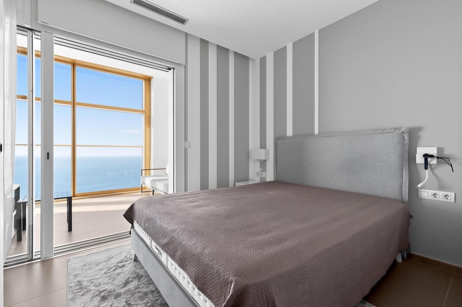 2 bedroom Apartment for sale in Benidorm with pool garage - € 680,000 (Ref: 10004221)