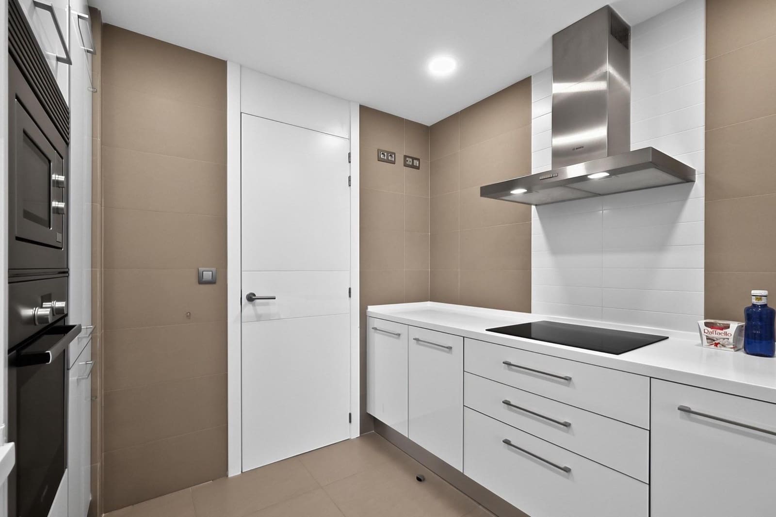 2 bedroom Apartment for sale in Benidorm with pool garage - € 680,000 (Ref: 10004221)